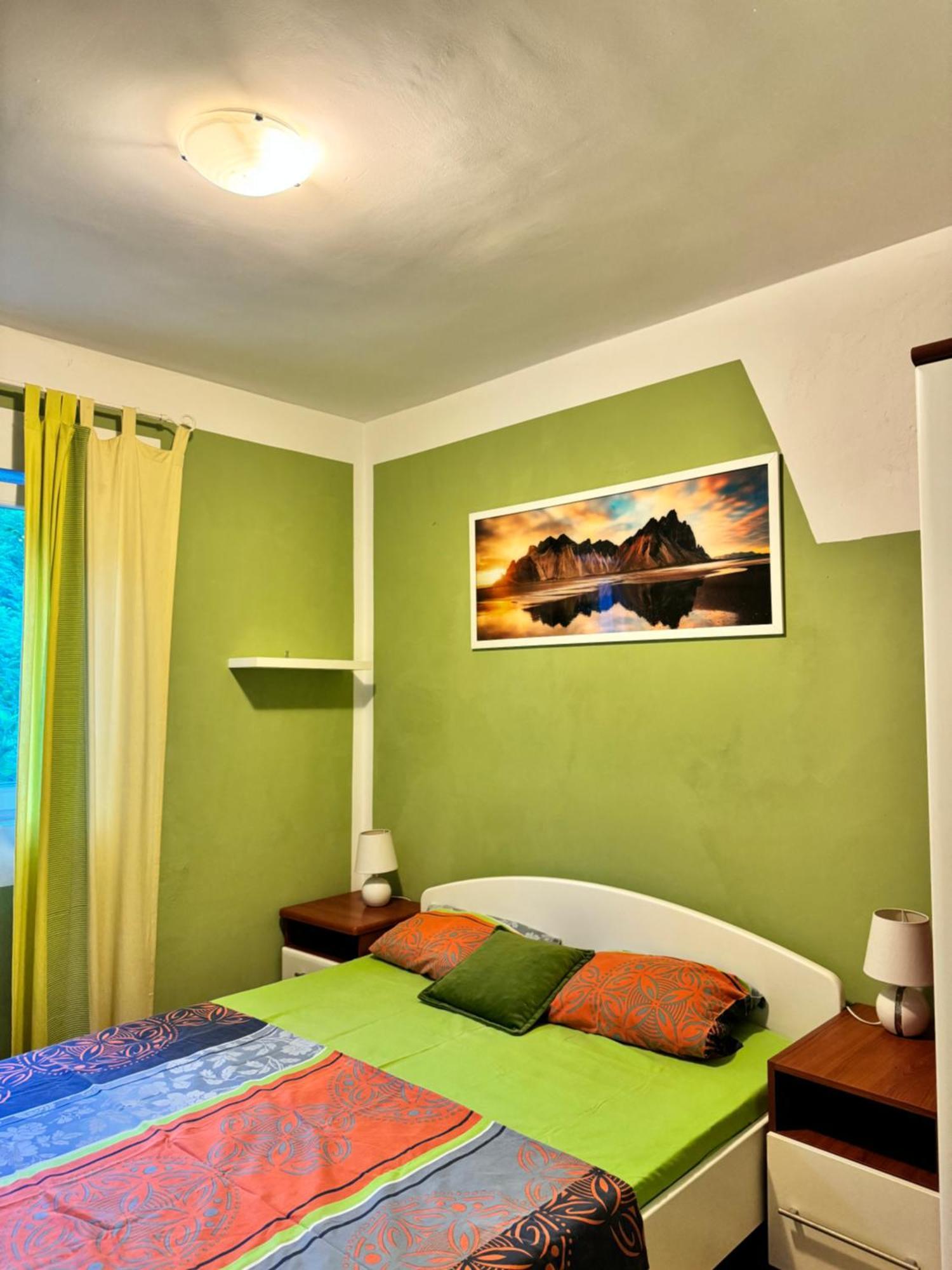Carine Garden Apartment Risan Room photo