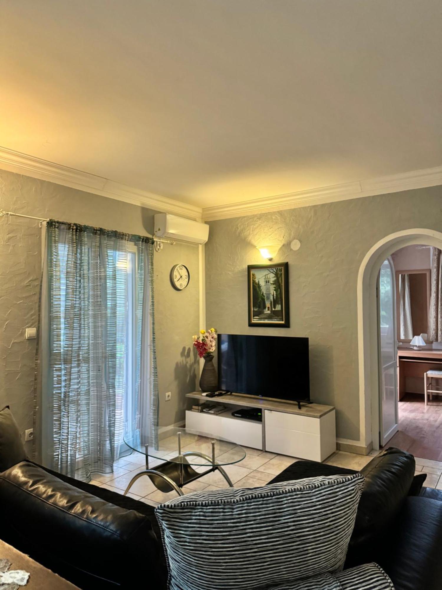 Carine Garden Apartment Risan Exterior photo