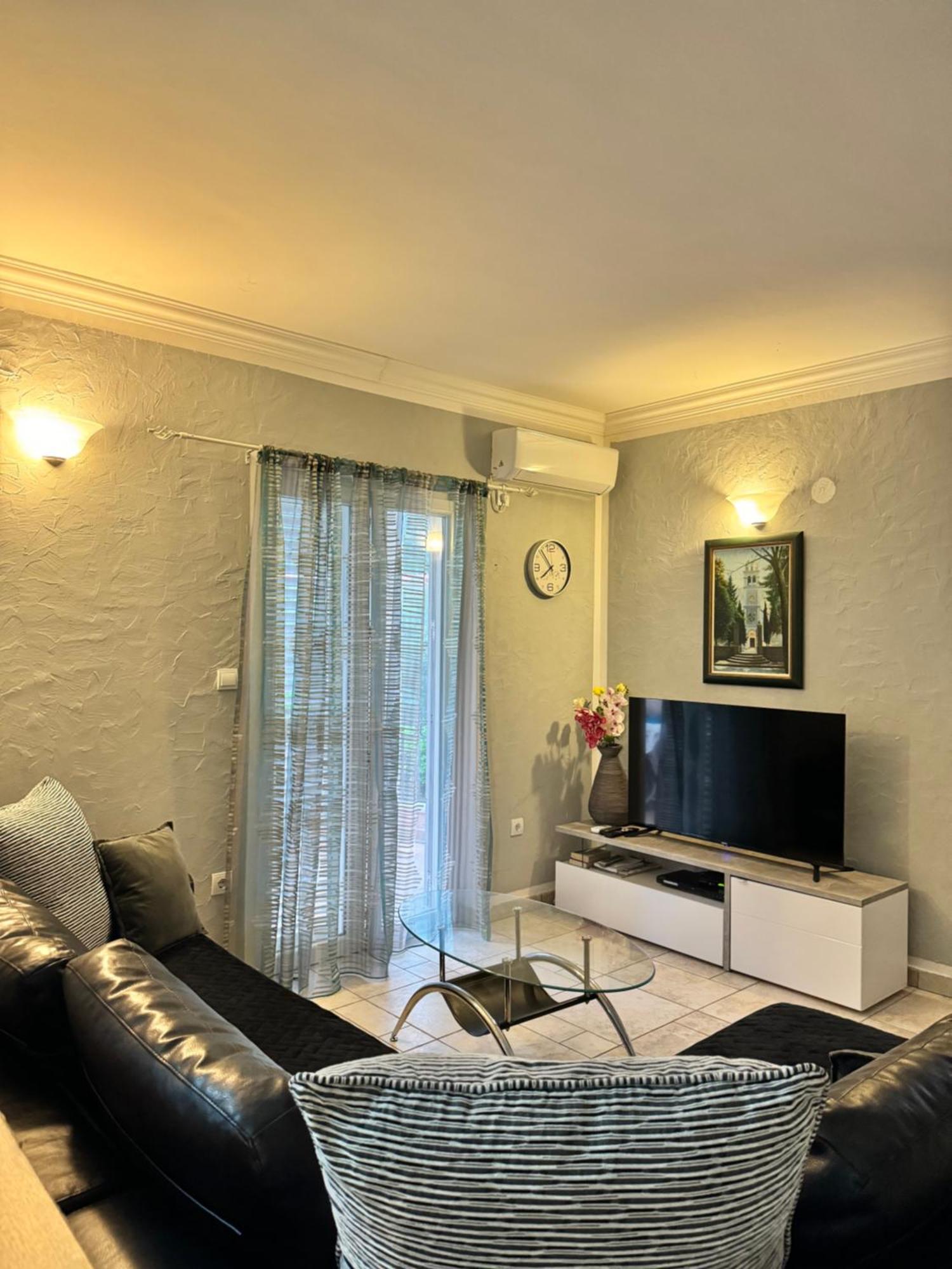 Carine Garden Apartment Risan Exterior photo