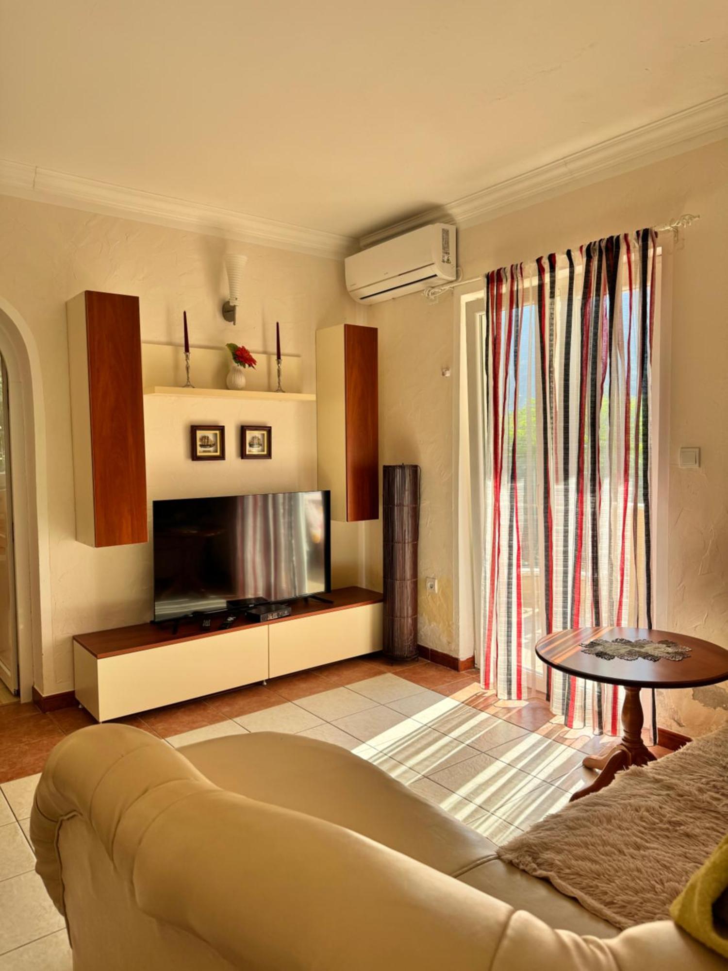 Carine Garden Apartment Risan Exterior photo